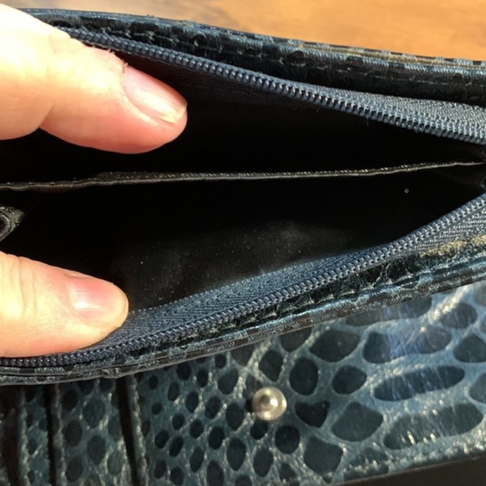 Guess Wallet - Picture 5 of 5